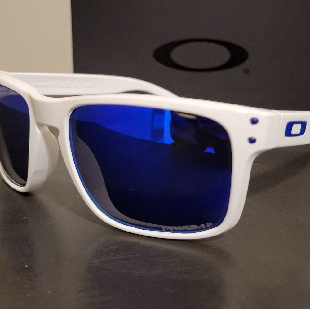 Oakley Holbrooks